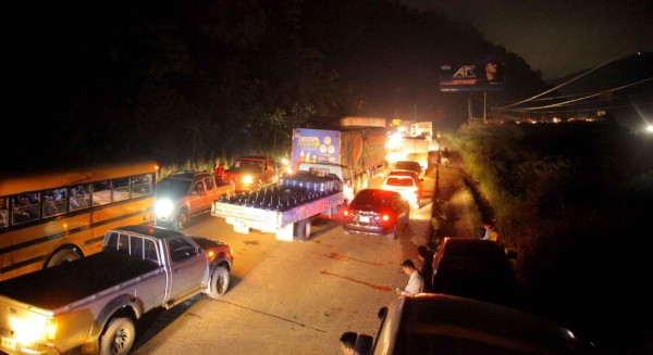 Trabajos en carretera a occidente provocan fuerte congestionamiento