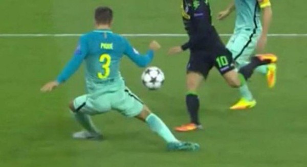 Video: El penal que no le pitaron al Gladbach frente al Barcelona