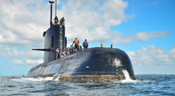 Extreman búsqueda de submarino argentino tras llamados esperanzadores