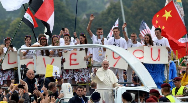El Papa insta a los jóvenes a 'rebelarse” para generar cambios
