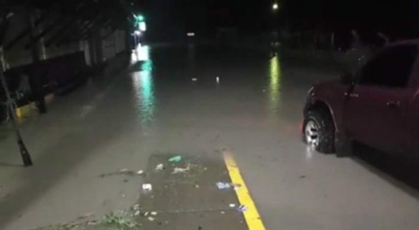 Siguatepeque amanece inundada tras fuertes lluvias