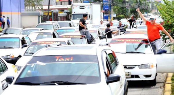 Honduras: Taxistas amenazan con paralizarse por precio de combustibles