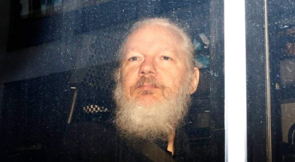 El padre de Julian Assange afirma que su hijo 'puede morir en prisión'