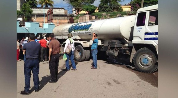 Empleados del Sanaa protestan en Tegucigalpa  