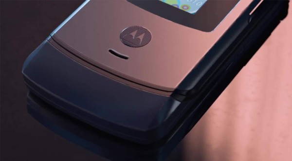Motorola trae de vuelta el clásico Razr V3 con una pantalla plegable