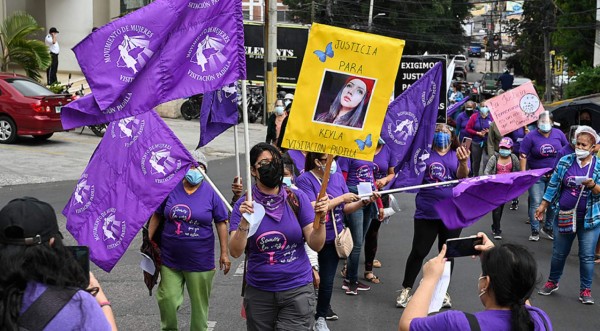 Hondureñas levantan su voz contra los feminicidios en el Día Internacional de la Mujer