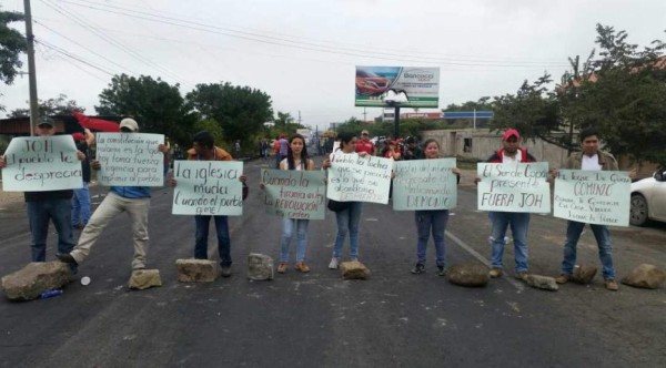 Persisten tomas de carreteras en varias zonas de Honduras