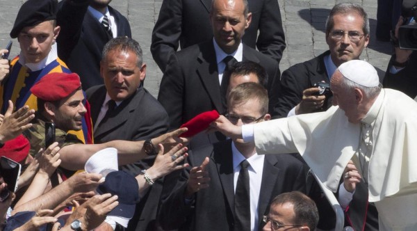 El papa Francisco, Peres y Abas invocarán la paz en el Vaticano el domingo