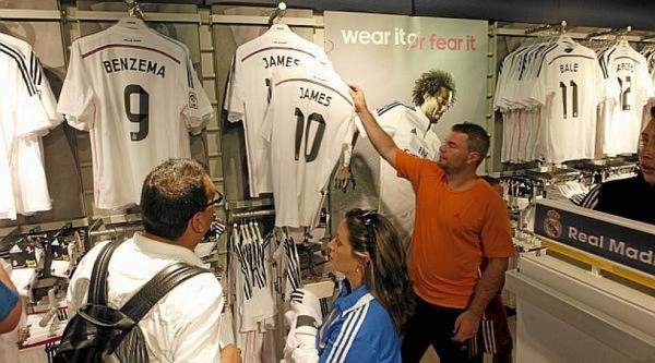 ¡Venden 900 camisetas de James en solo una hora!