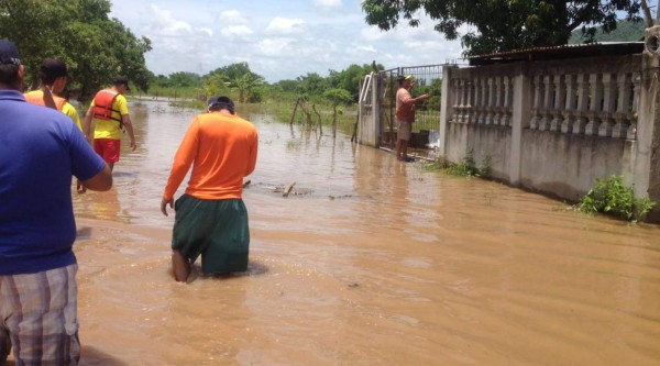 Lluvias causan primeras inundaciones en el Valle de Sula