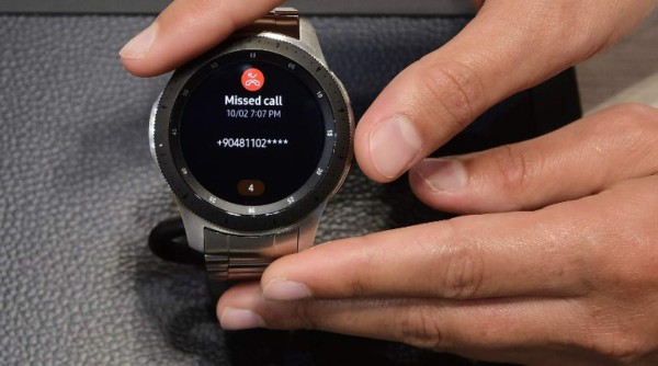 A volunteer presents a Galaxy Watch at the booth of Samsung during a preview day of the IFA, the world's leading trade show for consumer electronics and home appliances, in Berlin on August 30, 2018. / AFP PHOTO / Tobias SCHWARZ