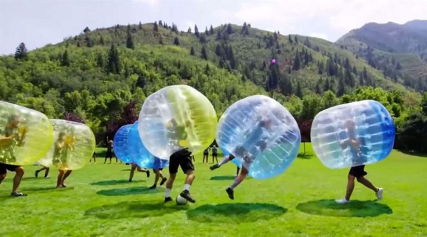 El fútbol burbuja, lo último en deporte y lo que está de moda