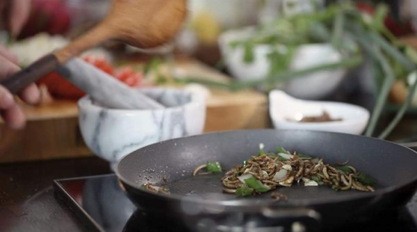 Sano y ecológico: el primer aparato para criar gusanos comestibles en casa