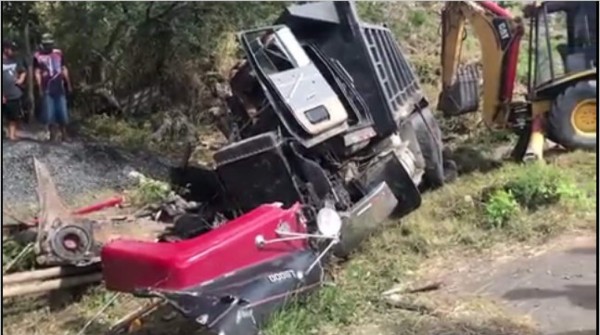 Accidente deja dos heridos en salida de Tegucigalpa a Olancho
