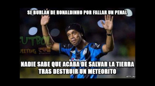 Con memes se burlan del penal fallado por Ronaldinho