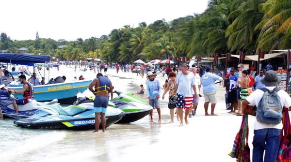 Sampedranos prefieren Roatán y Tela en octubre