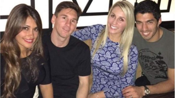 Messi y Suárez compartieron con sus esposas