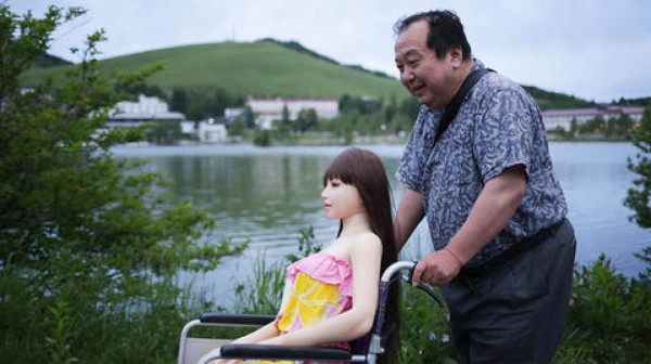Japonés dice haber encontrado el amor con una muñeca sexual