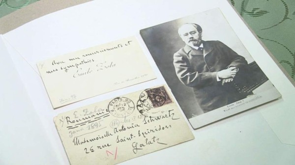 Las cartas de las hermanas Schwartz, Antonia, Rovena y Emilia, conforman una impresionante colección de escritores como Julio Verne, Mark Twain y Emile Zola. Foto AFP.