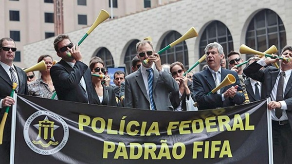 Policía Federal de Brasil paraliza labores y amenaza con huelga en el Mundial
