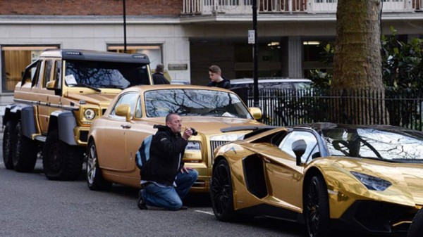 Playboy saudí presume sus autos bañados en oro en Londres