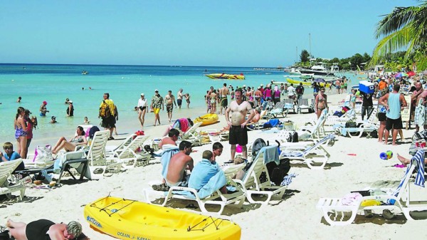 Roatán y Cancún se disputan el interés de los sampedranos