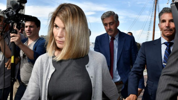 Lori Loughlin se siente 'atemorizada” en la cárcel