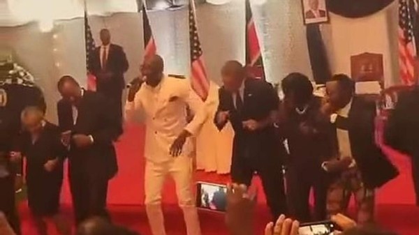 Obama baila en Kenia el 'Gangnam Style'