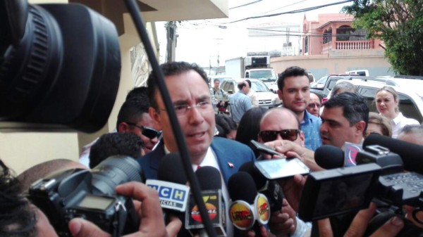 Sin acuerdos concluye reunión entre Luis Zelaya y la alianza de oposición
