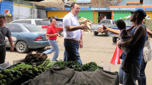 Candidato Luis Zelaya visita mercado de SPS, Choloma y La Lima
