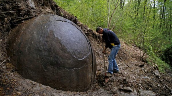 El enigma de una esfera gigante en Bosnia