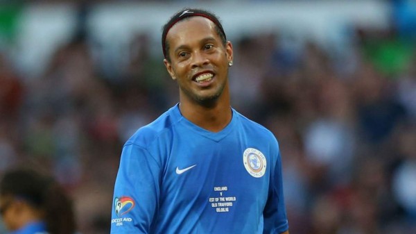 Ronaldinho revela que está pensando en su retiro del fútbol