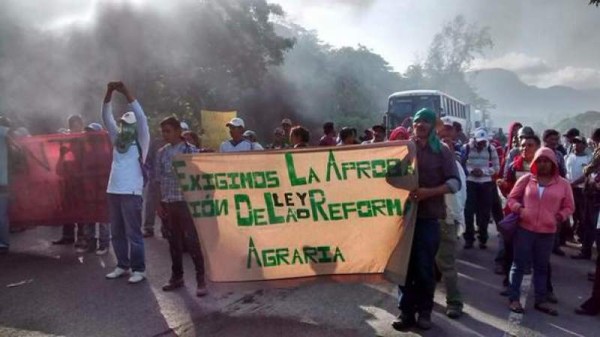 Toma de carretera en la CA5 a la altura de Las Flores en Comayagua.