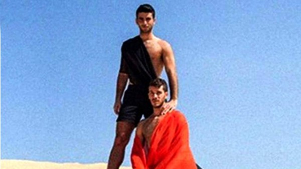 Gays realizan controversial parodia de ejecuciones de Isis