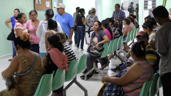 Pacientes se quejan por poco personal en la emergencia del Mario Catarino Rivas