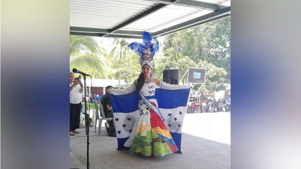 Impresionantes vestidos que demuestran cultura y patriotismo