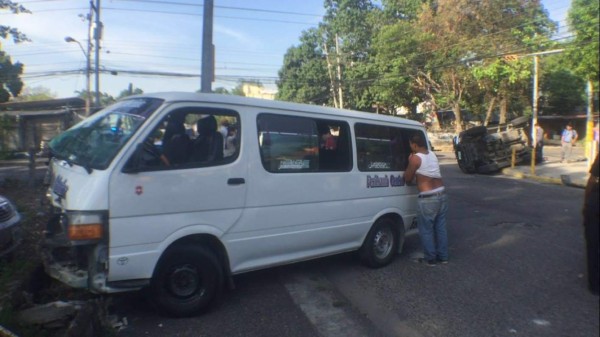 Dos heridos en choque entre rapidito y una camioneta en SPS