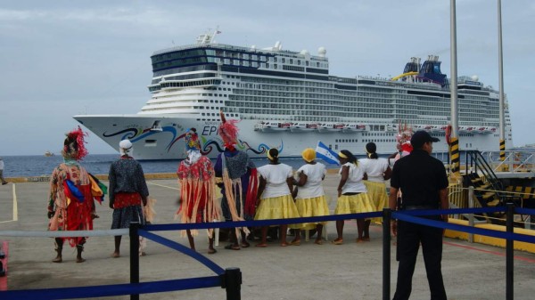 En 12 meses, 284 cruceros llegaron a Honduras con 819,000 turistas