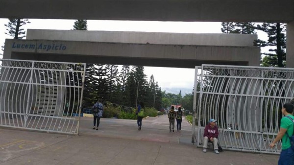 Estudiantes universitarios se toman la UPNFM y ocho edificios en la Unah