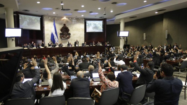 Libre y Partido Nacional se unen para aprobar candidaturas por consenso