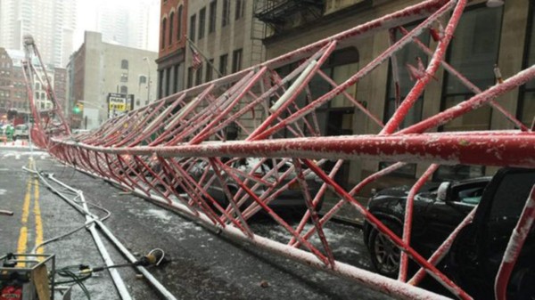 Tragedia en el centro de Nueva York tras caer una grúa