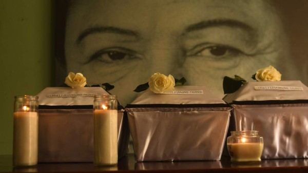 Salvadoreños rinden honor a víctimas de mascre de El Mozote