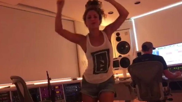Shakira alborota las redes sociales con sexy baile