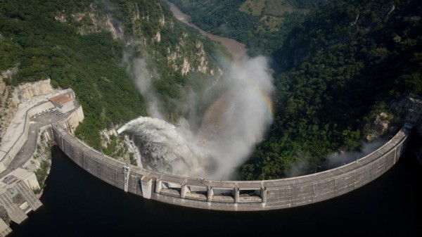 El Cajón mitigará las crecidas e inundaciones que deje Iota en el Valle de Sula