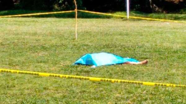 ¡Tragedia! Futbolista mata a árbitro de un cabezazo