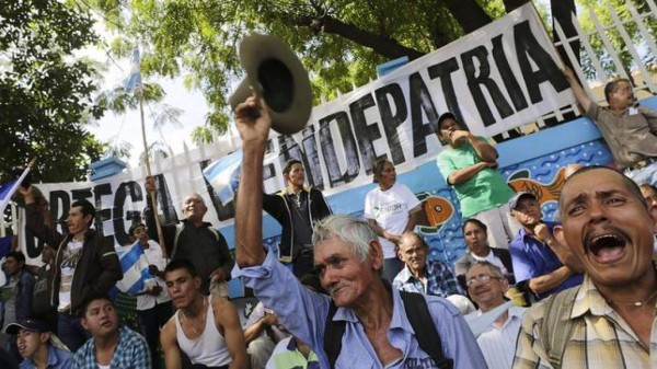 Miles marchan en protesta contra canal de Nicaragua