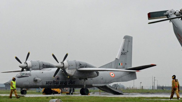 Desaparece un avión militar en la India