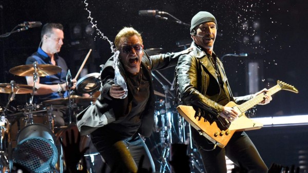 U2 pospone concierto en París