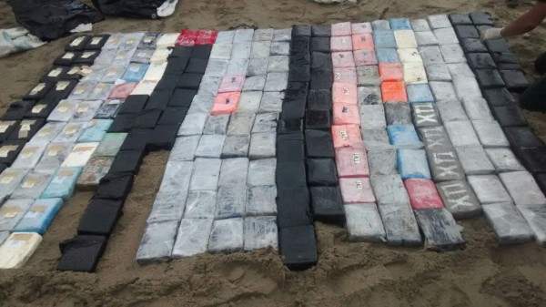 Suman 211 kilos de cocaína decomisados en lancha en Colón