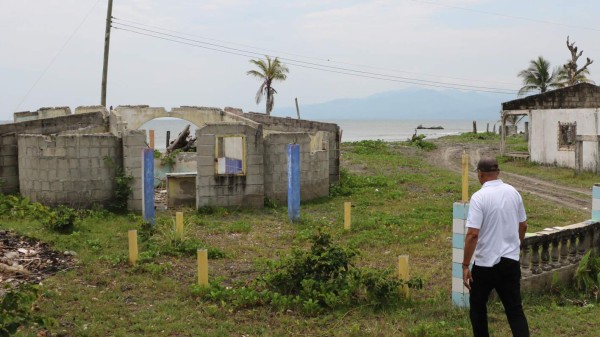 Gestionan construcción de colonia para familias de las barras en Omoa